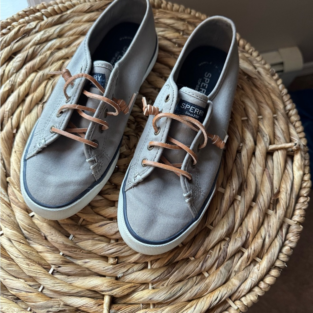 Women’s sperry boat shoes